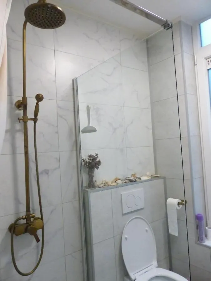 Superbe Studio Au 1Er Etage, Proche De La Gare Du Midi Brussel België