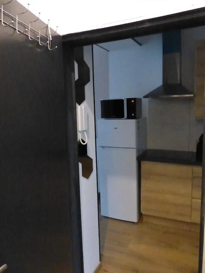 Appartement Superbe Studio Au 1Er Etage, Proche De La Gare Du Midi Brussel